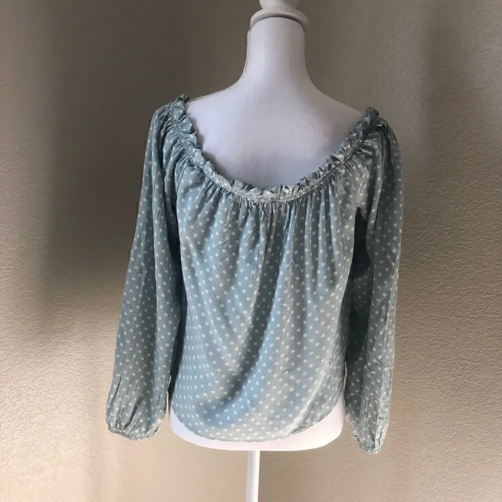 ⭐️3 For $10⭐️ Off shoulder polka dot blouse